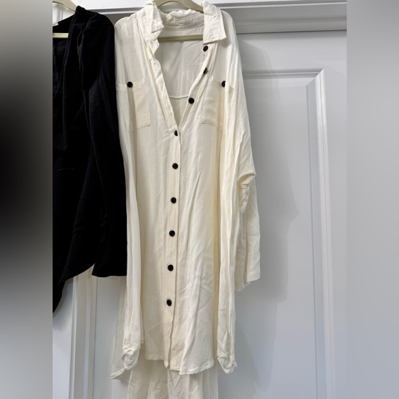 Lot of 7 Women’s Shirts and Sweaters - Picture 7 of 8